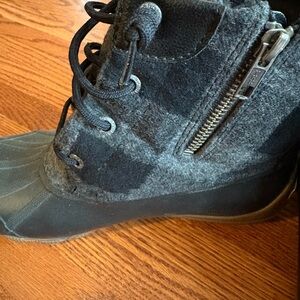 Women’s Sperry grey/black duck boots